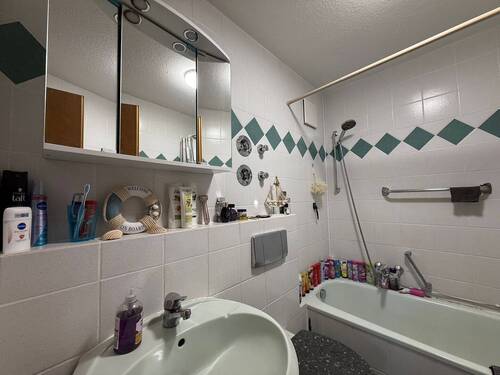 Bad - Einliegerwohnung - 