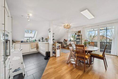 Küche/Essen - Moderne 4-Zi.-DG-Whg. mit barrierefreiem Zugang, Balkon und hochwertiger Ausstattung