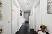 Flur - 4 Zimmer Etagenwohnung zum Kaufen in Neuching