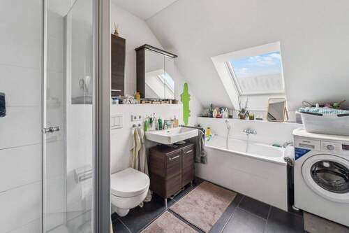 Badezimmer - 4 Zimmer Etagenwohnung in Neuching