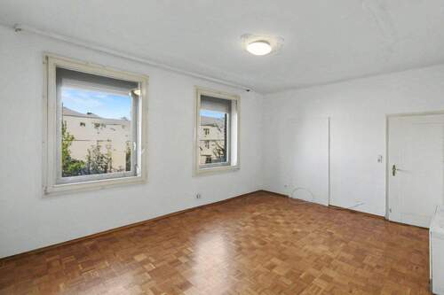 Wohnzimmer - 4 Zimmer Einfamilienhaus zum Kaufen in Stuttgart