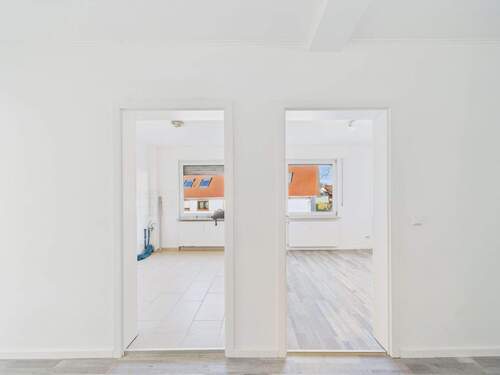 Küche mit angrenzendem Zimmer - 