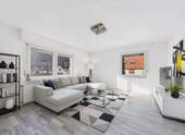Wohnzimmer - 4,5-Zimmer-Wohnung in Uhingen - frisch renoviert, perfekte Raumaufteilung, große Loggia