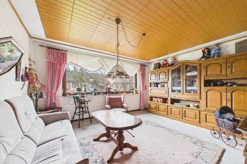 Wohnzimmer - Attraktive 3-Zimmer-Eigentumswohnung mit Garage und individuellem Charme