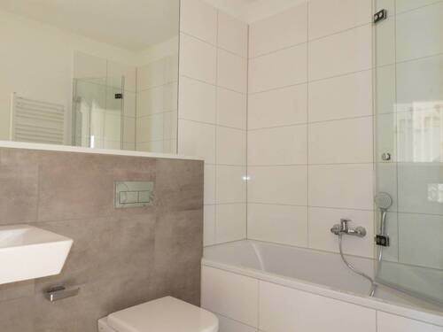 Bad 1 mit Wanne - 