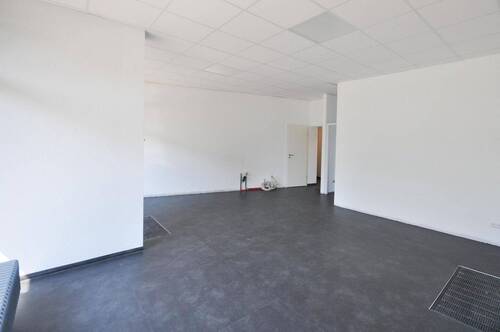 Wohn- und Esszimmer in Arbeit - 2 Zimmer Etagenwohnung in Leinfelden