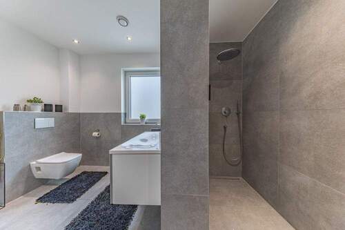 Bad mit Dusche (1. OG) - 