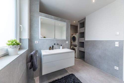 Bad mit Dusche (1. OG) - 