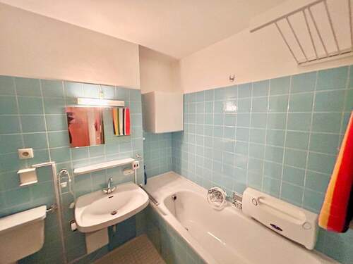 Bad mit Wanne - 