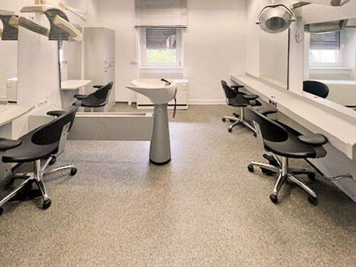 Friseursalon - Mehrfamilienhaus, Wohnhaus in Frankfurt am Main zum Kaufen