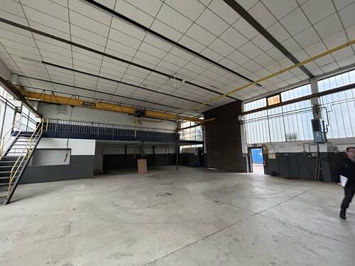 Bild 1 - SOFORT VERFÜGBAR - 3.300 M² HALLENFLÄCHEN MIT BÜROS - HOCH UND STÜTZENFREI! (8859)