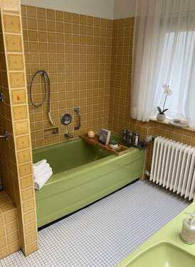 Badewanne und Dusche - 