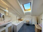 Bad mit Badwanne - 