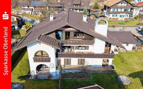 Hausansicht - Großzügige Dachgeschosswohnung mit traumhaftem Ausblick