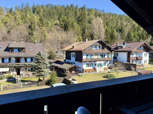 Ausblick Nordostbalkon - Etagenwohnung mit 104,00 m&sup2; in Garmisch-Partenkirchen zum Kaufen