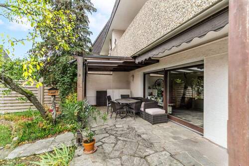 überdachte Terrasse und Markise - 