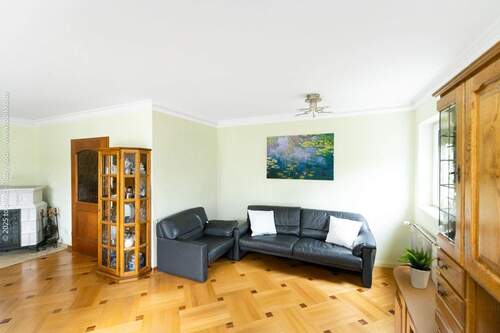 Wohnzimmer - 6 Zimmer Reihenendhaus in Heusenstamm