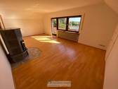 Wohnbereich mit Holzofen - Etagenwohnung mit 99,00 m&sup2; in Schrobenhausen zur Miete