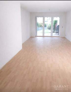 Wohnzimmer - 3 Zimmer Etagenwohnung zum Kaufen in Murr