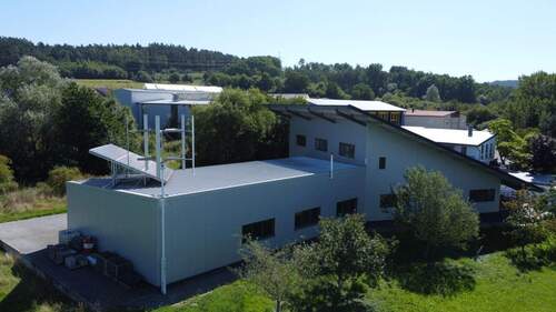 Büroebene unter dem Pultdach - Halle in Postbauer-Heng