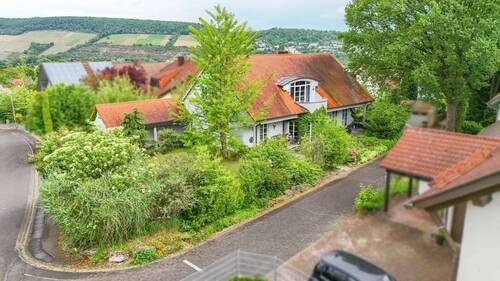 Frontansicht - 5 Zimmer Mehrfamilienhaus, Wohnhaus zum Kaufen in Margetshöchheim