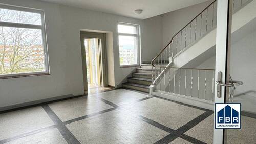 Treppenhaus im Dachgeschoss - 7 Zimmer Mehrfamilienhaus, Wohnhaus zum Kaufen in Wismar