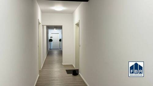 Zugang zu den Wohnungen im Dachgeschoss - 7 Zimmer Mehrfamilienhaus, Wohnhaus in Wismar