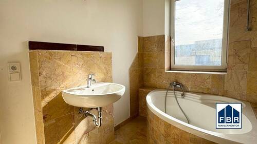 Mamor-Bad als Standard - Mehrfamilienhaus, Wohnhaus in Wismar zum Kaufen