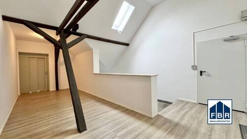 Zugang zum Fahrstuhl im Dachgeschoss - 