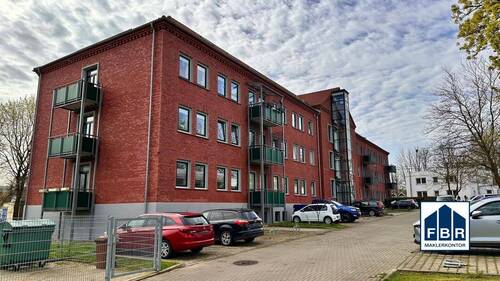 Mieterstellplätze vor dem Objekt - 