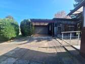 Carport und Nebengebäude - 