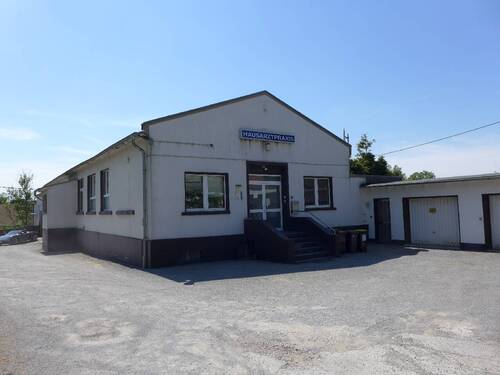 Bild 1 - PRAXIS ODER BÜRO MIT GROSSZÜGIGEM RAUMANGEBOT UND ZAHLREICHEN PARKMÖGLICHKEITEN