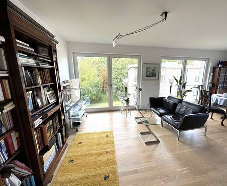großzügiger Wohnbereich - Exklusive Eigentumswohnung mit unverbaubarem Traveblick und Süd-Balkon