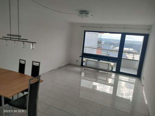 Wohnzimmer - Helle Lichtdurchflutete 3 Raum Wohnung mit EBK und Balkon in Griesheim