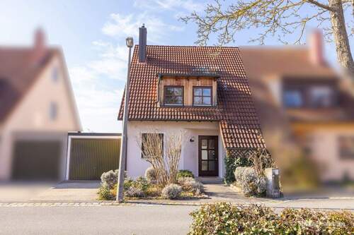 Hausansicht - Gepflegte DHH in Nürnberg - Höfen Haus kaufen