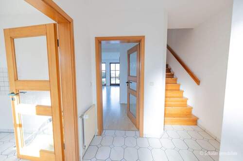 Eingangsbereich - 5 Zimmer Doppelhaushälfte zum Kaufen in Nürnberg