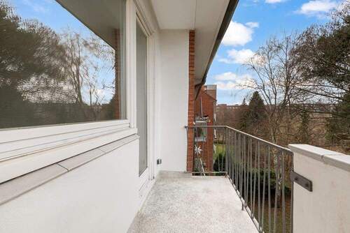 West-Balkon mit Blick ins Grün - 