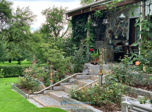 Garten und überdachte Terrasse - Reserviert: Ruhige, sonnige Randlage! Einfamilienhaus mit Möglichkeit für Ausbau 2. Wohnung!