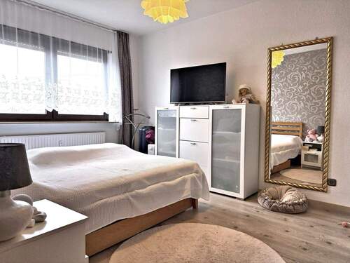 Helles Schlafzimmer - Etagenwohnung mit 63,60 m&sup2; in München zum Kaufen