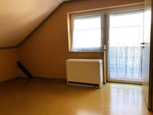 DG Schlafzimmer mit Zugang zum Balkon - 