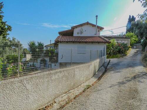 Kleines Haus - 4 Zimmer Mehrfamilienhaus, Wohnhaus zum Kaufen in Egio