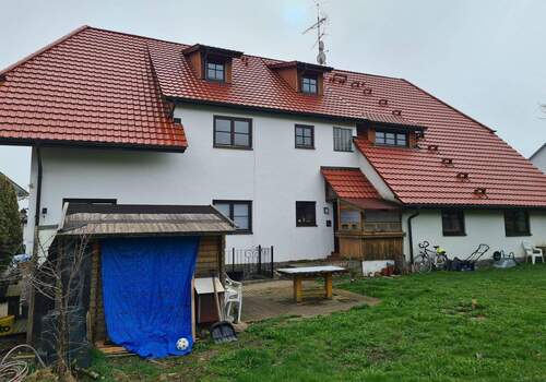 Hausansicht - CHARMANTE EIGENTUMSWOHNUNG IN LAENDLICHER LAGE