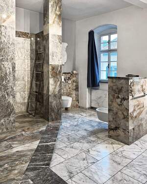individuelles Badezimmer mit Carraramarmor OG - 