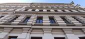 Fassade - Bezugsfreie 3-Zimmer-Wohnung mit Südbalkon & separater Ankleide in wunderschönem Altbau