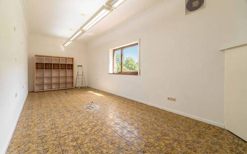 Gewerbebereich (UG) - 