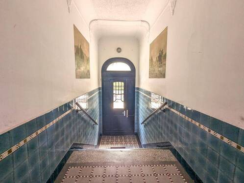 Hauseingang - 3 Zimmer Etagenwohnung zum Kaufen in Leipzig