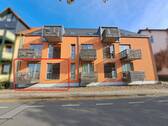 Mehrfamilienhaus Ansicht straßenseitig - 50 m bis zur Müritz! - wertig ausgestattete 2-Raumwohnung mit Südbalkon und Carportstellplatz im Innenhof