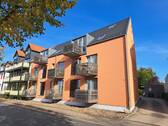 Mehrfamilienhaus Ansicht straßenseitig mit Zufahrt - 