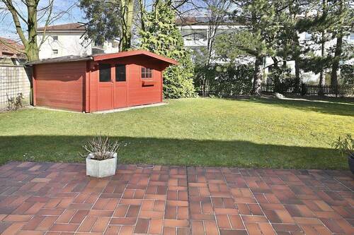 Garten mit Gartenhaus - 