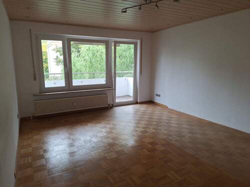 Titelbild -Wohnzimmer- - Schöne Zwei - Zimmer - Wohnung - 179.000,00 EUR Kaufpreis, ca.  66,60 m² Wohnfläche